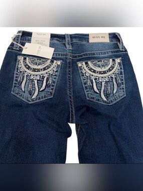 Miss Me Women’s Mid Rise Boot Cut  Blue Wash Jeans Size 29x34 NWT